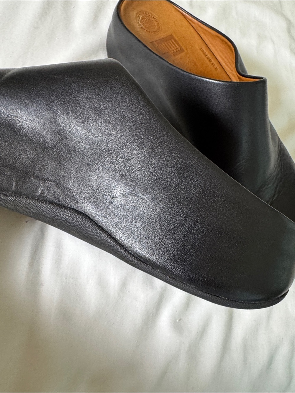 Fitflop Shuv Women’s Black Leather Slip-On Clogs with Tan Insole Sz 10 - Picture 4 of 7